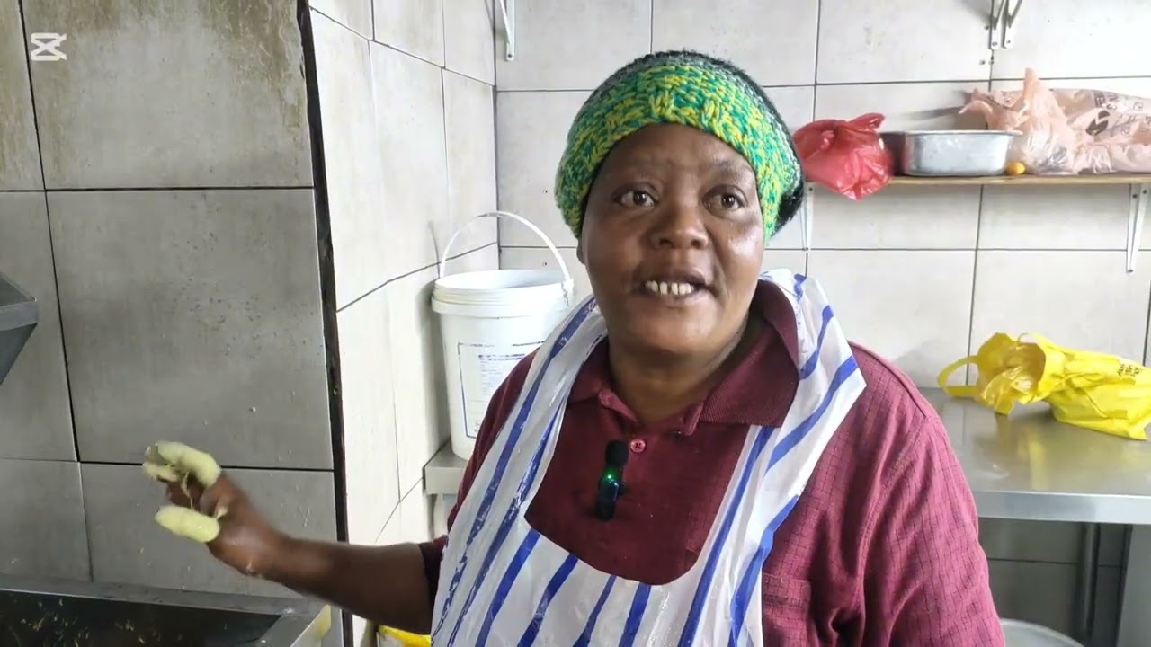 Oom Koos kuier by Montagu se bo-baas Vis & Chips bakster.