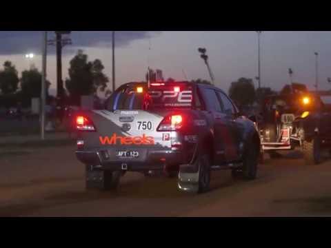 Video Mazda BT-50 Ute: The 2016 Finke Desert Race - youtube