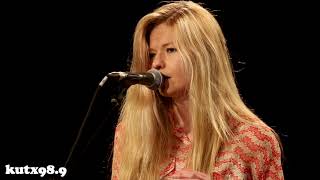 Still Corners - "Don't Fall In Love" (Live in KUTX Studio 1A)