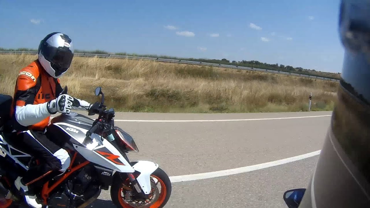 Yamaha MT-09 vs KTM SuperDuke 1290 R 