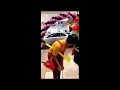 The Clown Making bicycle‘s Balloon Animals in Live。