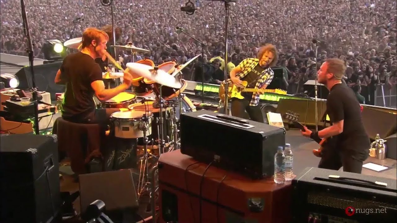 Pearl Jam Corduroy (Live in Hyde Park 2010) YouTube