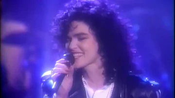 Alannah Myles - Black Velvet (1989) Live Arsenio Hall 1990