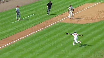 PHI@ATL: Teheran catches bunt, doubles off Blanco