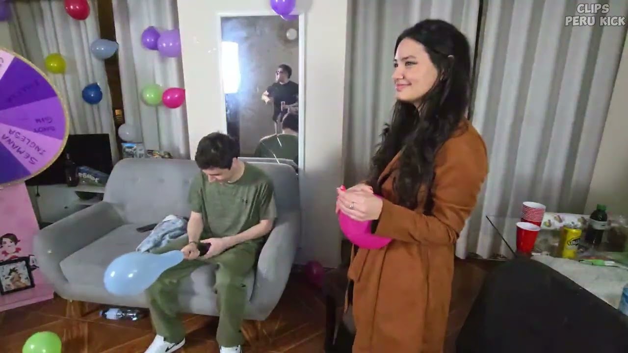 ROXANNY LE REVIENTA UN GLOVO A MASOKU EN SUS PIERNAS, SE ROMPE EL ESPEJO