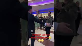 Anasinin yaninda kiz kucaxlanirmi😂