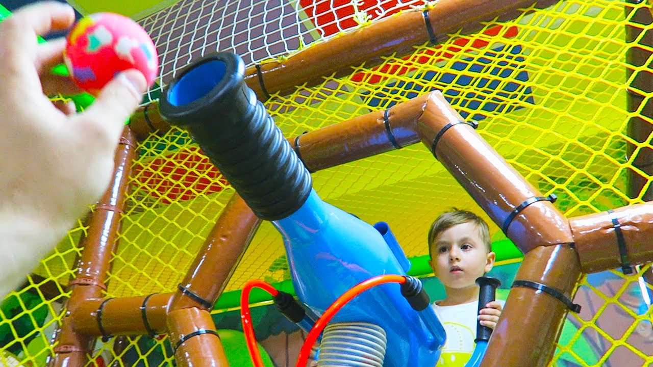 kids anka VLOG Alex Duminica nu Sta Acasa | Tobogane Gonflabile si Masinute