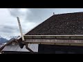 Газон на скатной крыше в Норвегии. Показывает Сергей Домогацкий