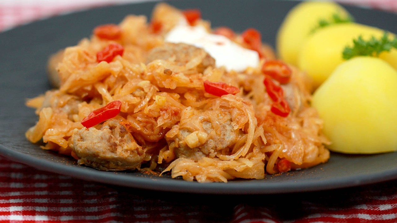 🥘 Szegediner Bratwurst-Gulasch – der Klassiker, nur schneller gemacht