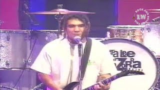 Video voorbeeld van "Raimundos & Rita Lee - [1995] Ando Jururu (Metropolitan - RJ 10/12/1995)"