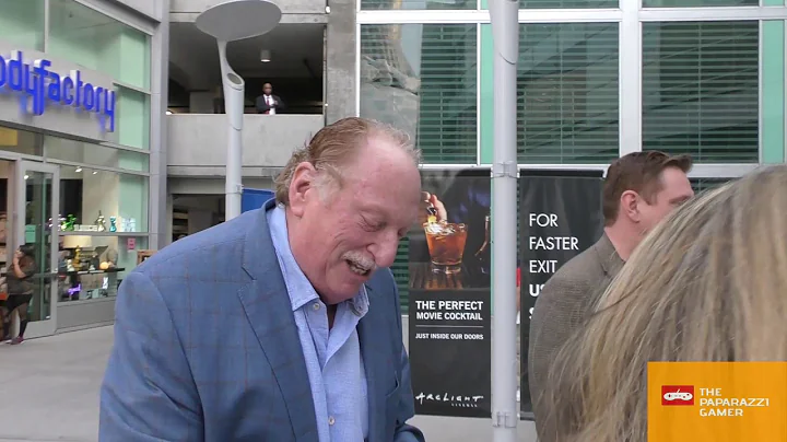 Jeffrey Jones calls Howard The Duck a genius movie...