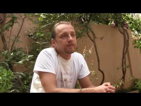 Видео: Призёр "Битвы экстрасенсов" Дмитрий Троцкий - интервью в г. Путтапарти (2012)