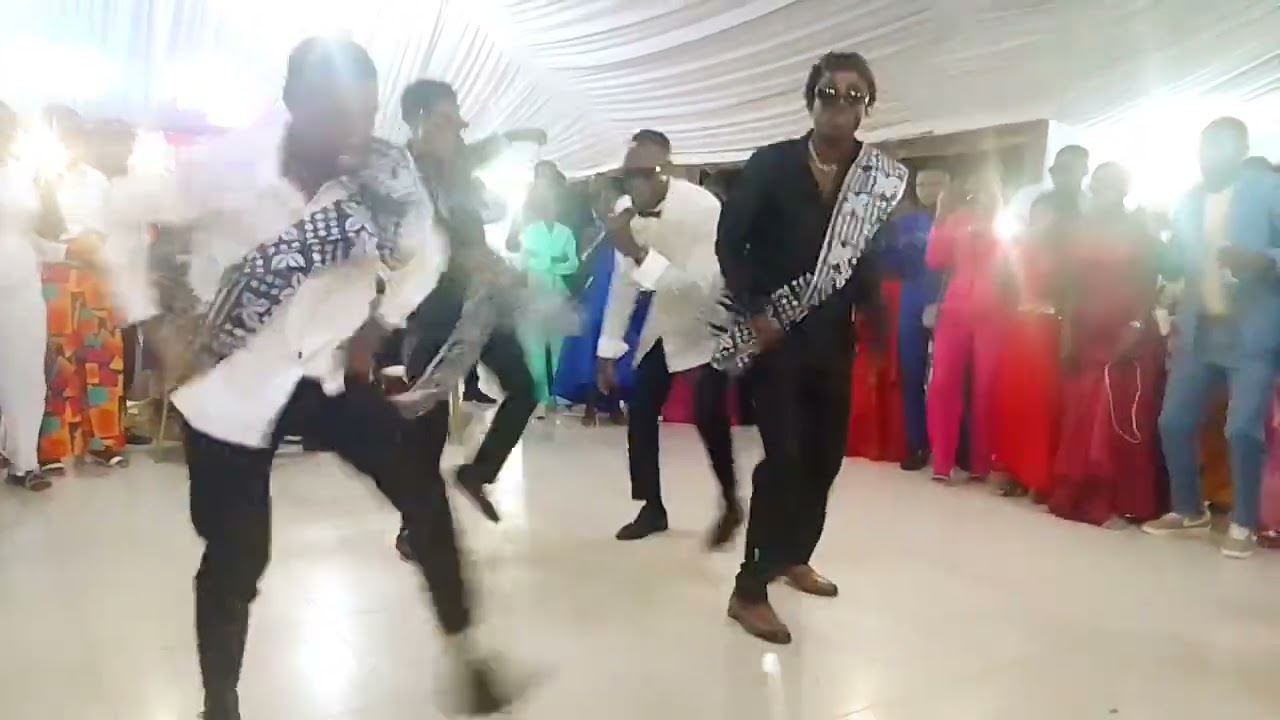 #Dança dos cavalheiros com o noivo