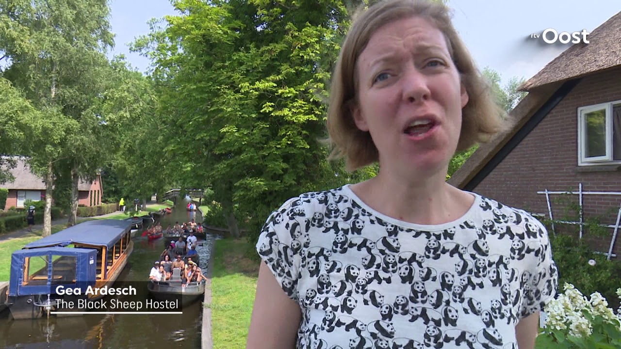 Filevaren in Giethoorn, toeristen brengen schade aan boten