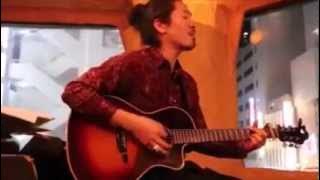 LASKAR PELANGI VERSI JEPANG. Orang Jepang nyanyi laskar pelangi dengan gitar