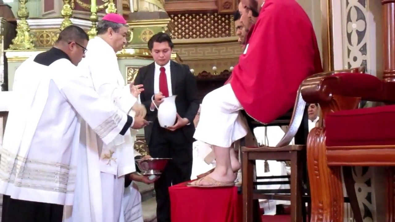 Lavatorio de pies en catedral | Jueves Santo | Semana Santa 2018 - YouTube