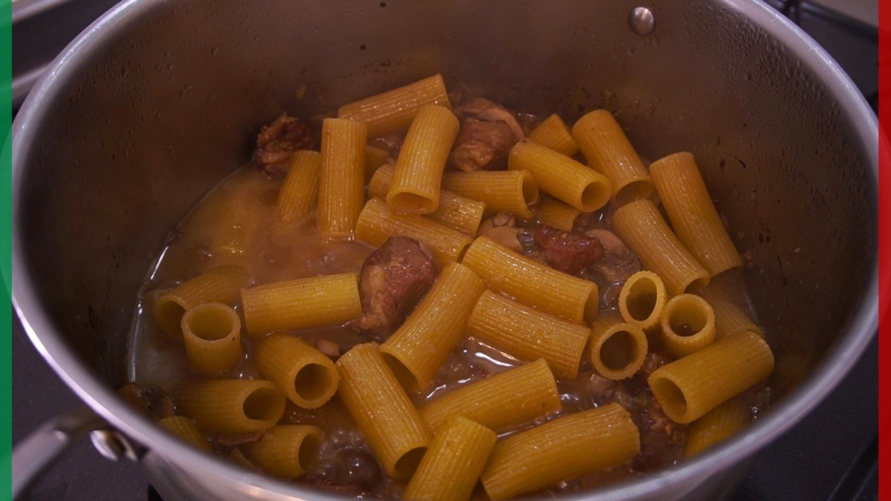 【特別な日に食べたい！】豚とマッシュルームの煮込みパスタ！【Ragu di Maiale e Funghi】