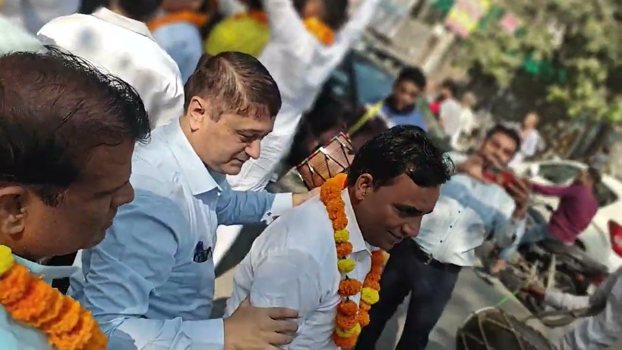 Mach raha shor jeet ki or