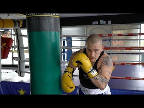 Meet The World's Only Pro One-Armed Boxer