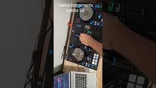 Native instruments Traktor S3 using #dj #techno #nativeinstruments #traktor4pro #techhouse