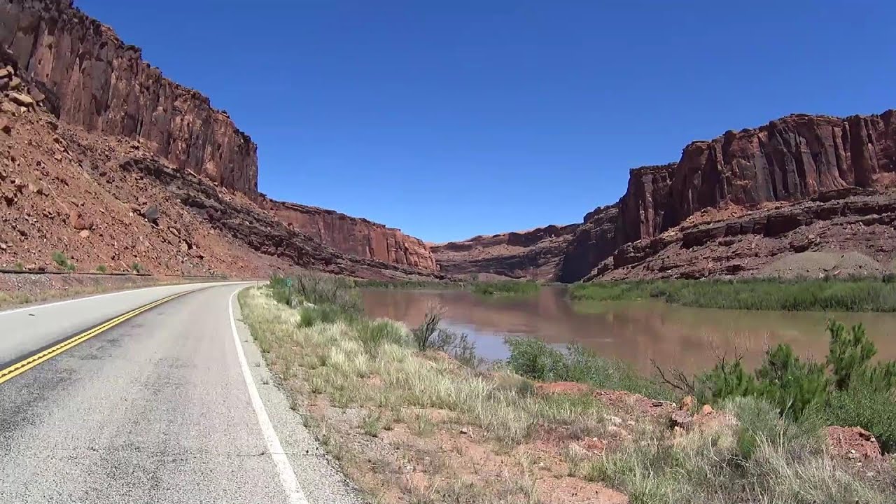 [39] Scenic Indoor cycling Round trip bike ride Potash Rd near Moab