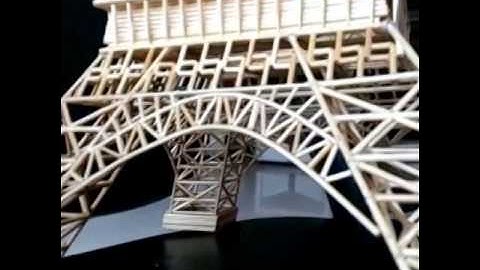 Tháp eiffel bằng tăm tre