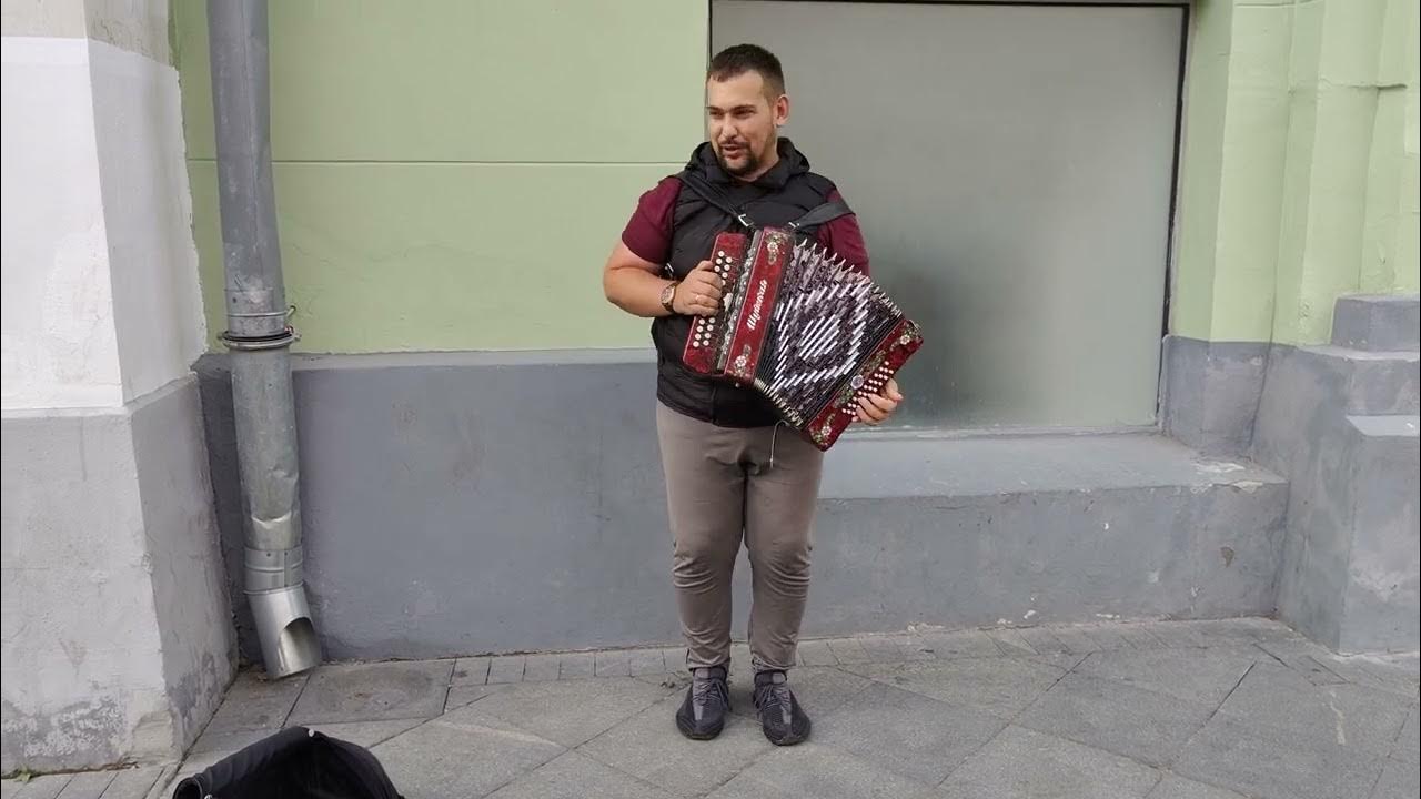 Девушка с микрофоном. Когда душа поет сделай погромче. Громко поет. Играй пой громче. Душа поет цитаты.