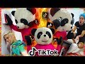 24 HORAS de BROMAS de TIK TOK a mis AMIGOS de YOLO AVENTURAS - PANDA