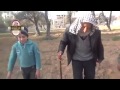 مقطع مؤثر لشيخ كبير بالسن