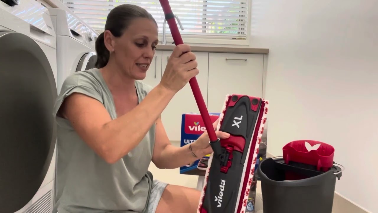 Vileda UltraMax XL Flat Mop & Bucket System Review - Mouth of Mums - YouTube
