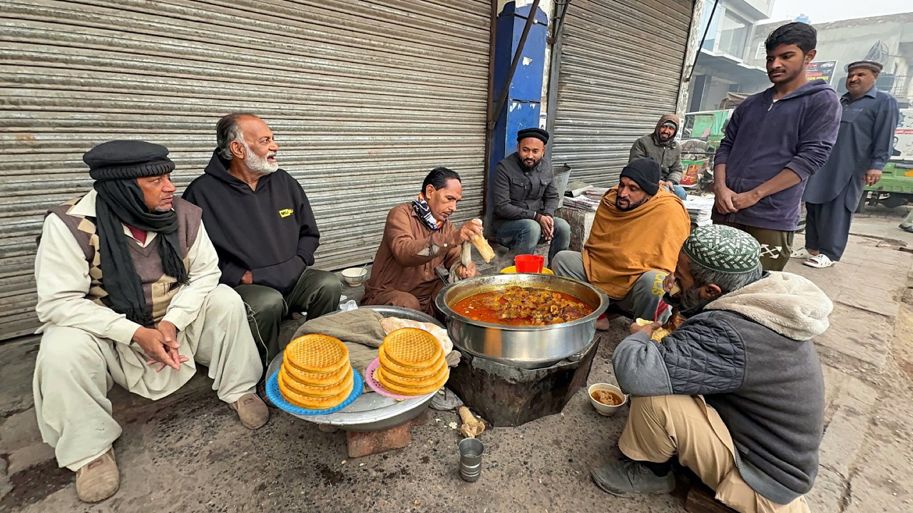 50/- Rs 35 YEARS OLD ROAD SIDE DHABA 😍 JAJJ SIRI PAYE BREAKFAST | PAKISTANI CHEAPEST STREET FOOD