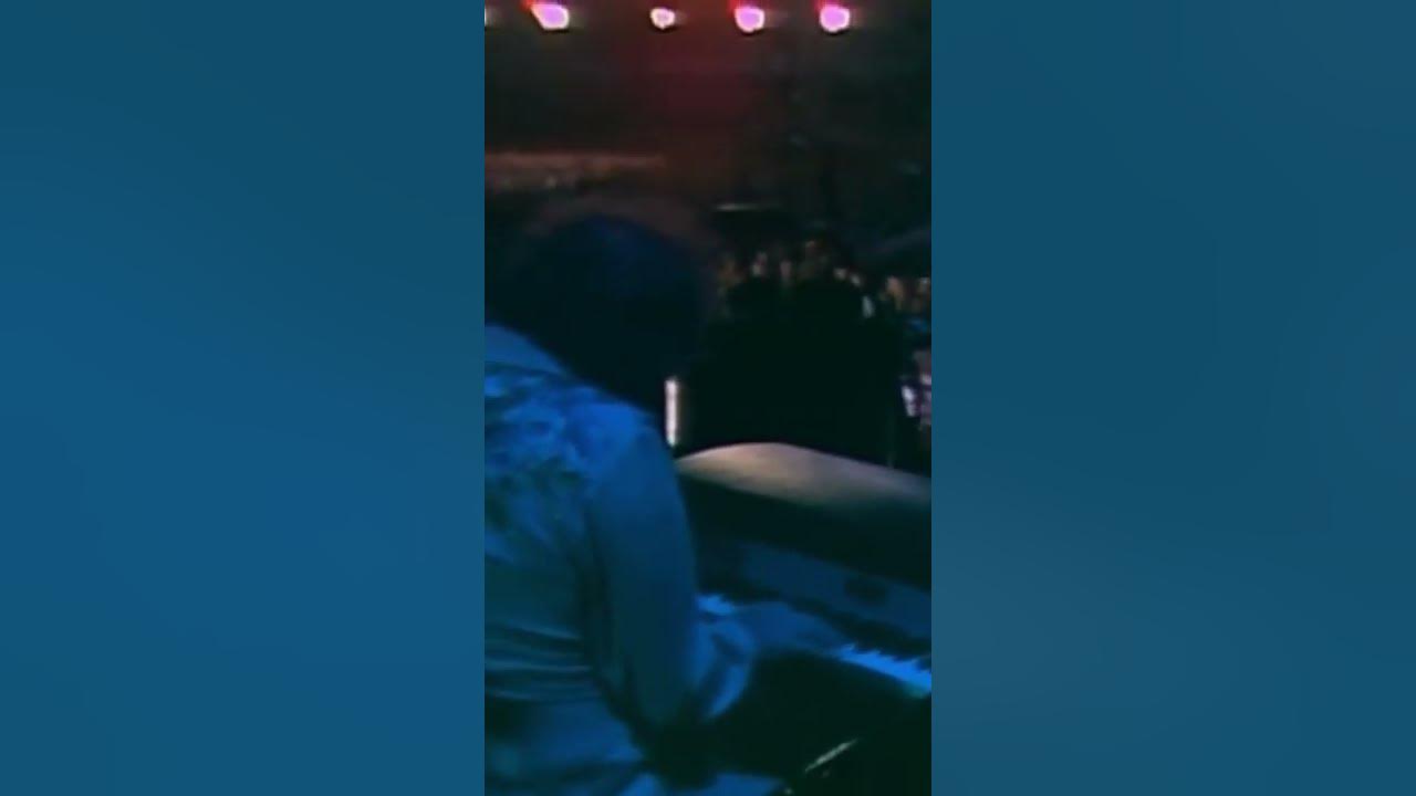 Neil Diamond - “Song Sung Blue” (Live)