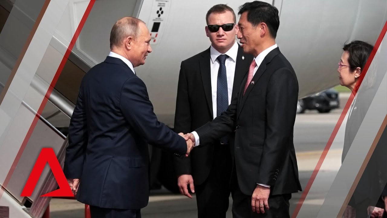 Russian President Vladimir Putin arrives in Singapore