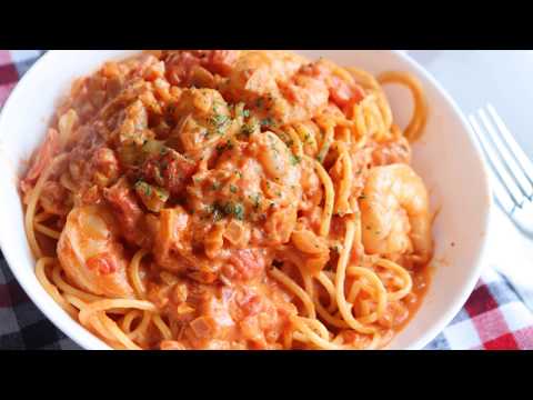 Vidéo: Pâtes Aux Crevettes Et Tomates