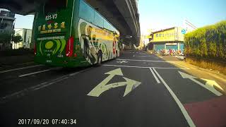《行車紀錄》新北市三重區中山橋下阿嚕哈客運_20170920
