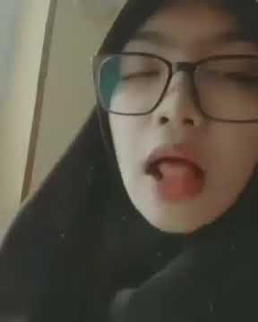 Hijab kacamata ange julurin lidahh ah ah ah...🥵🥵🥵