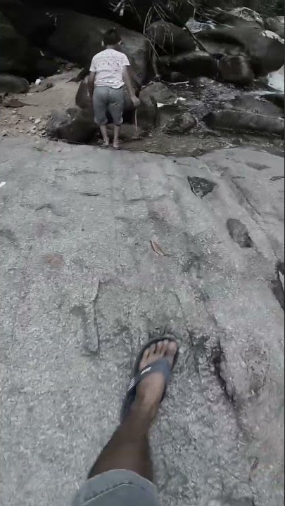 tapak kaki manusia yang berusia 2000 tahun masih kekal hingga hari ini#tapak kaki sang kelembai