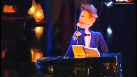 Đây gọi là tài năng múa rối siêu đẳng :D