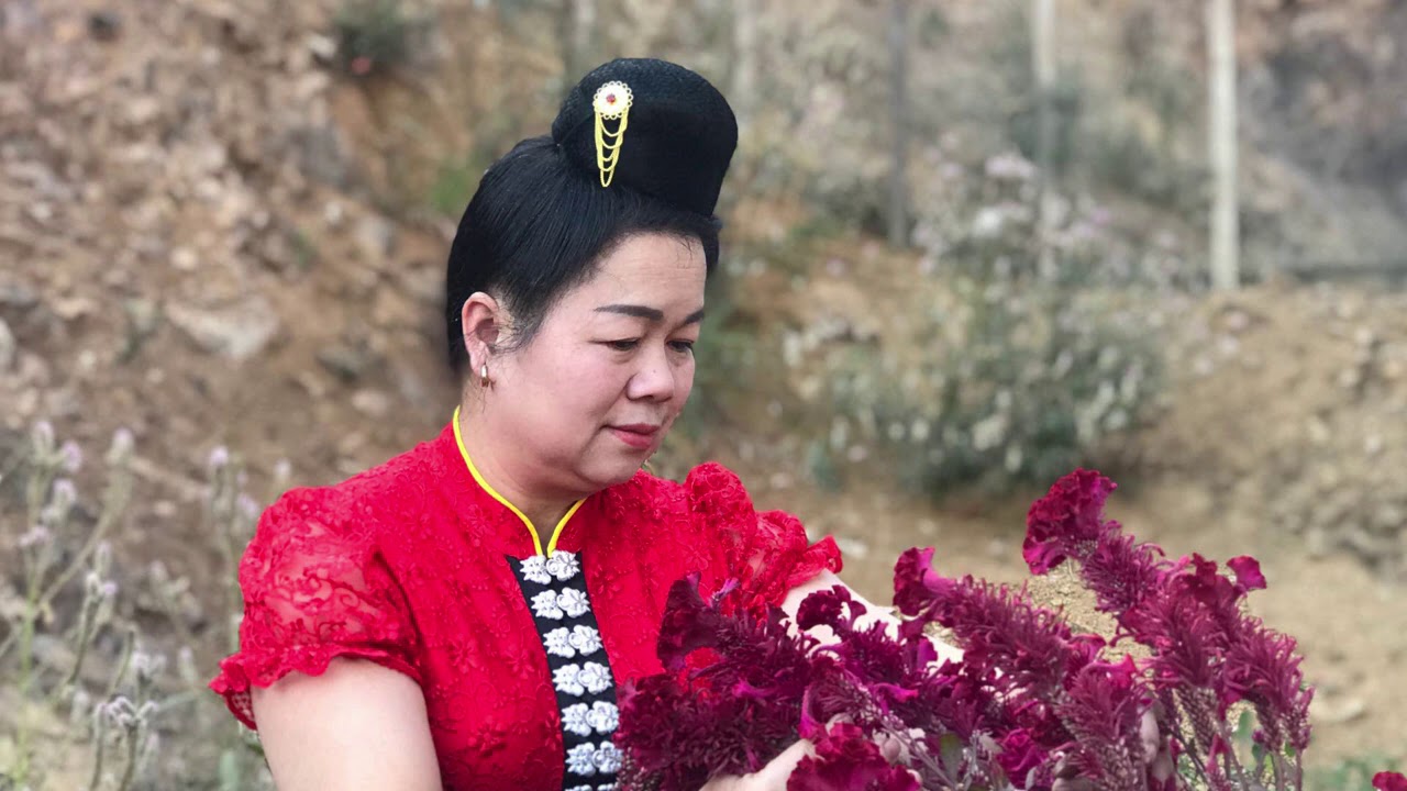 QUÃM TÔ MƯA LAI: CÔNG DẺ SƯƠNG- TONG XÔM TÔ