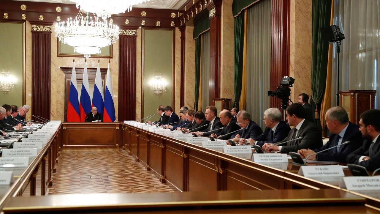 правительство россии. дом правительства российской федерации 2020. правительство обсуждает. правительство обсуждает. председатель правительства рф мишустин.