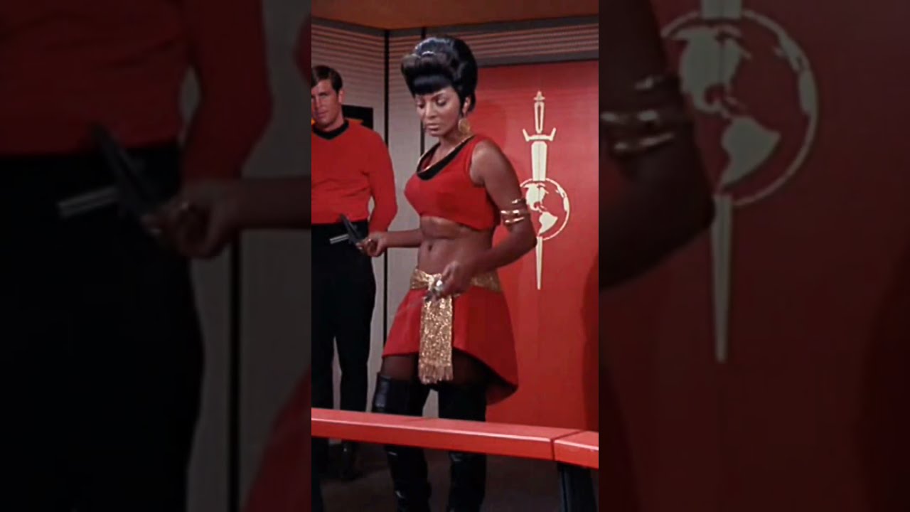 HOW DID UHURA WALK BACKWARDS SO FAR WOW Starfleet Startrekonline Startrek Shortsfeed Shorts