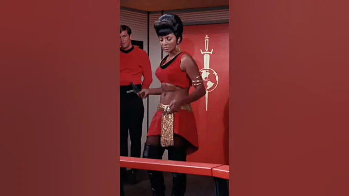 HOW DID UHURA WALK BACKWARDS SO FAR??? WOW! #starfleet #startrekonline #startrek #shortsfeed #shorts