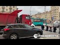 Во время студенческого марша люди стали на колени на проезжей части улицы Козлова