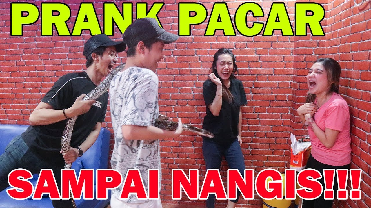 PRANK ULAR KE PACAR JESSICA & MEGA NANGIS KEJER!!