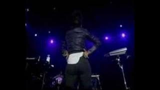 Erykah Badu- Booty- Kiss Me (live)