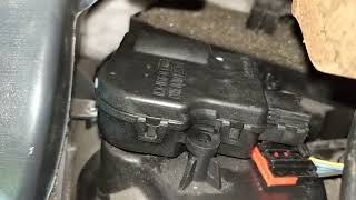 2010 Expedition / F-150 blend door actuator quick replacement by Brian R 18,782 views 5 years ago 2 minutes, 21 seconds
