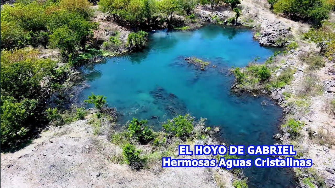 Increible lugar Con Aguas Turquesas En Metapán, Un Oasis En El Desierto, llamado El Hoyo de Gabriel.