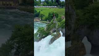 İsviçrede Huzura Akan Şelale