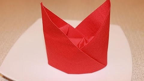 Napkin folding techniques - The Bishop