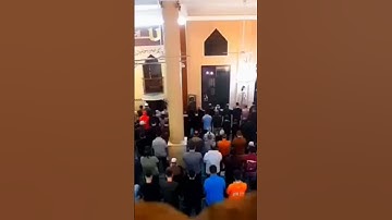 تلاوة هادئة خاشعة من إمام بكى عندما تذكر اخاه المتوفي